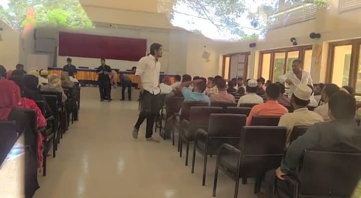 বাউফলে নিয়োগ পরীক্ষার কক্ষে সাবেক এমপির ছেলে, ছাত্রদলের দুই পক্ষের মারামারি