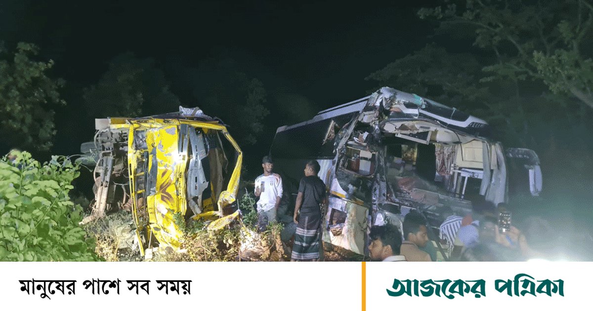 বনপাড়া-হাটিকুমরুল মহাসড়কে বাস-ট্রাক সংঘর্ষ, ট্রাকচালকের সহকারী নিহত, আহত ১২ রুশ নাগরিক
