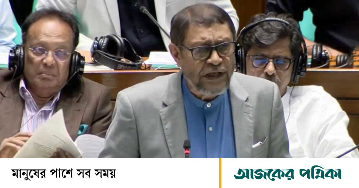 ডেঙ্গু ঠেকাতে ফুলহাতা শার্ট, লম্বা করে লুঙ্গি পরতে বললেন স্বাস্থ্যমন্ত্রী