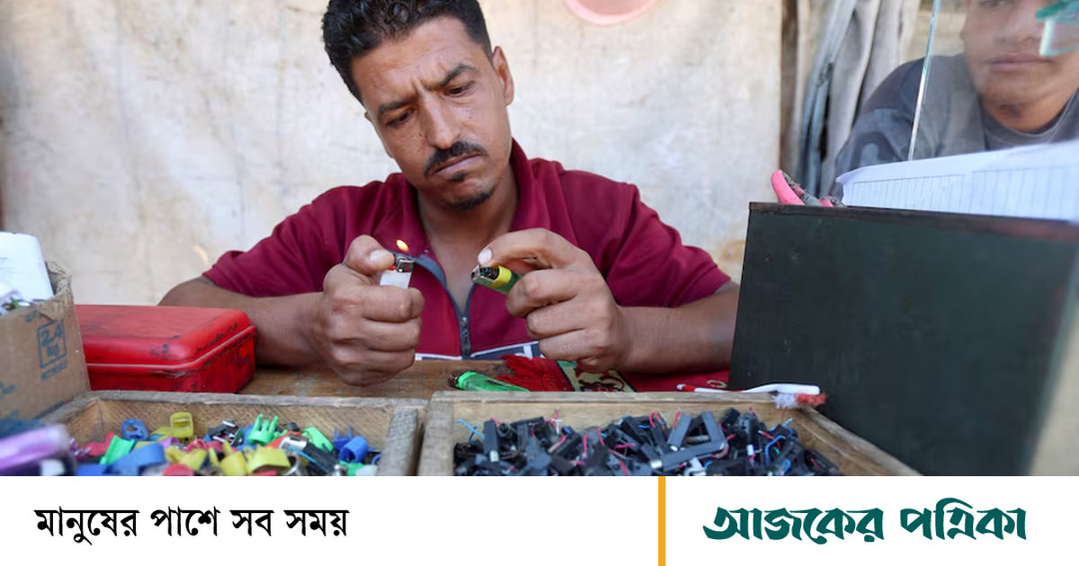 গাজার তাঁবু শিবিরে সিগারেট জ্বালানোর লাইটারই এখন জীবনরেখা