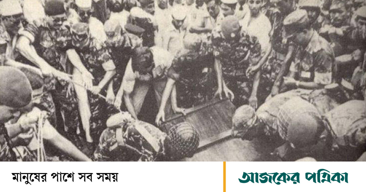 জেনারেল মঞ্জুরের কথায় ৪০ জন অফিসার হাত তুলে সমর্থন জানালেন
