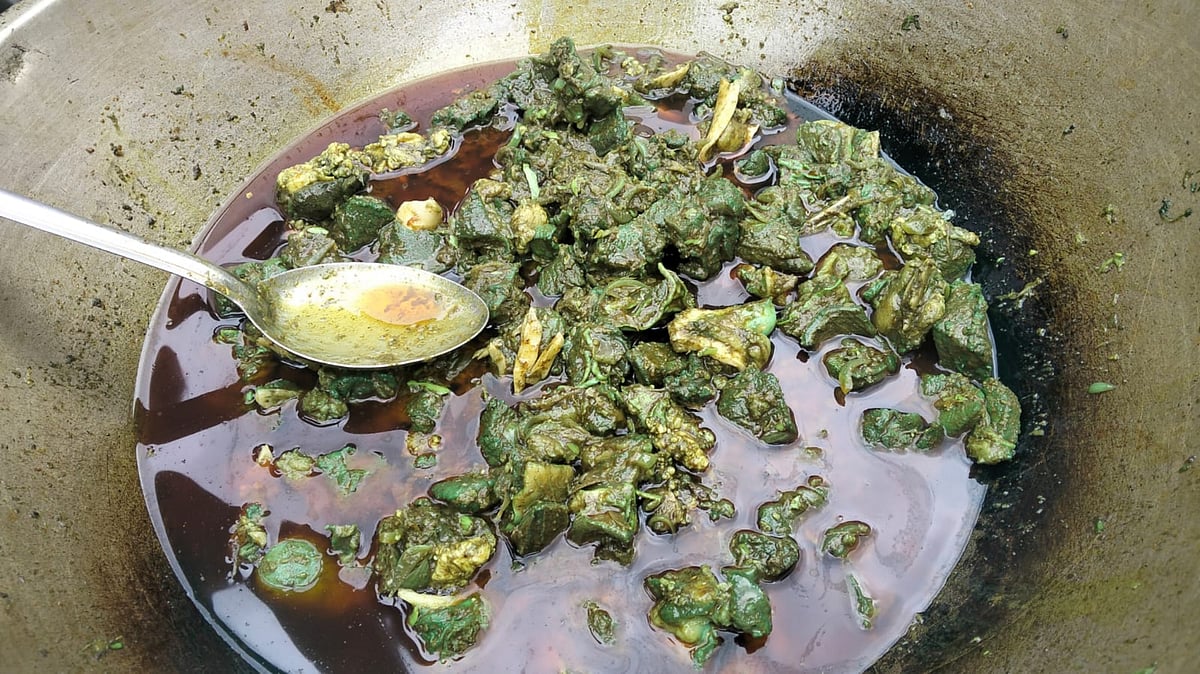 খুলনায় রান্নার পর গরুর মাংস সবুজ হয়ে গেল কেন, পরীক্ষার জন্য নমুনা সংগ্রহ