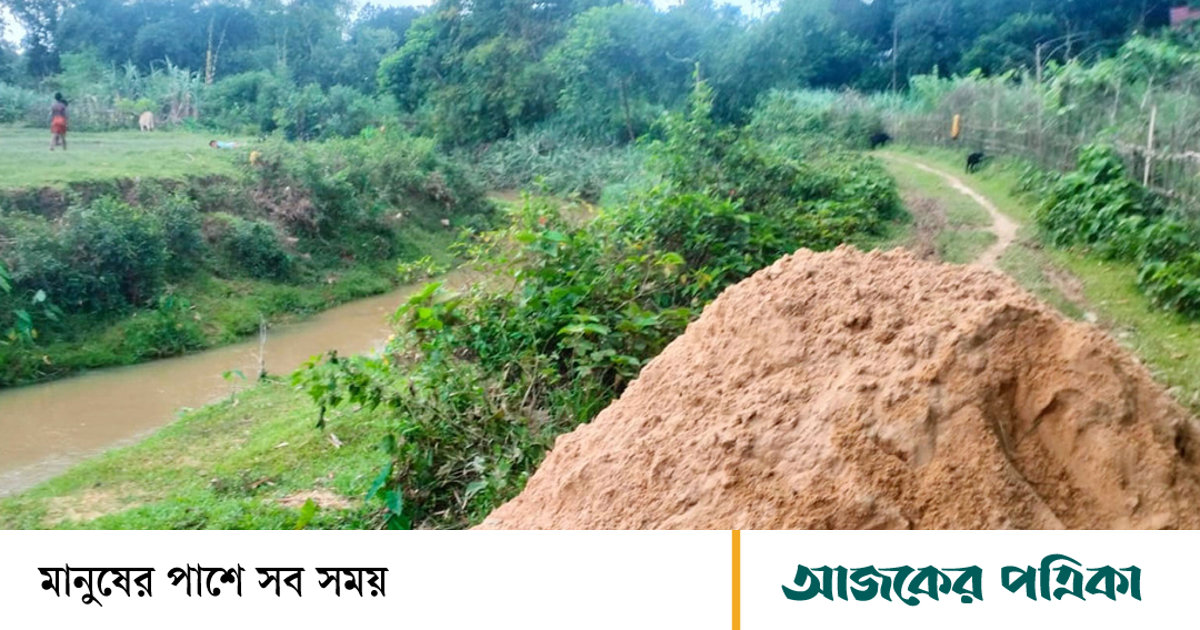 কমলগঞ্জে পাহাড়ি ছড়া থেকে সিলিকাবালু লোপাটের হিড়িক, মানা হচ্ছে না উচ্চ আদালতের রায়