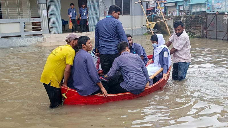 কুমিল্লায় পরীক্ষাকেন্দ্রে জলাবদ্ধতা: ৭ শিক্ষককে স্ট্যান্ড রিলিজ