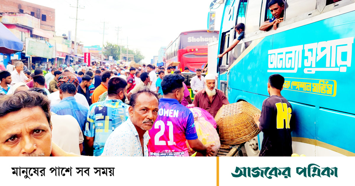 নরসিংদীতে ঢাকা-সিলেট মহাসড়কে ফল-সবজির হাট, প্রতিদিন কয়েক কিলোমিটার যানজট