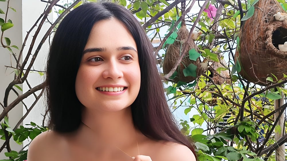 ন্যাচারাল লুকেই নজর কাড়লেন ঐশী, রইল ১০ নতুন ছবি