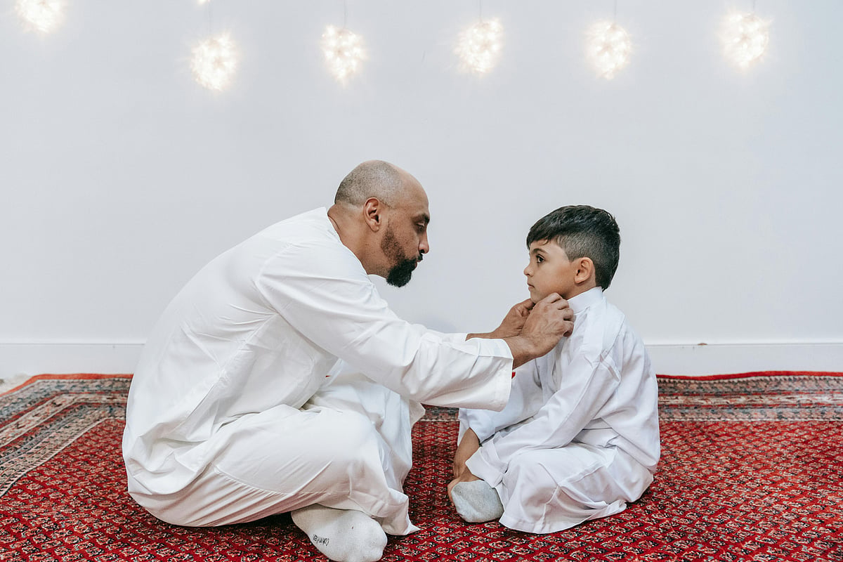 পিতা-মাতার ৮ অধিকারের কথা বলে কোরআন