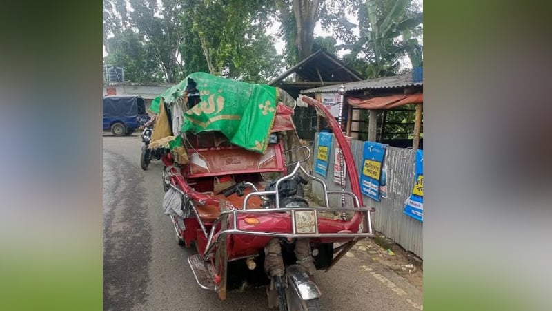 পরীক্ষাকেন্দ্রে যাওয়ার পথে দুর্ঘটনা, পরীক্ষায় বসতে পারলেন না ছয় শিক্ষার্থী