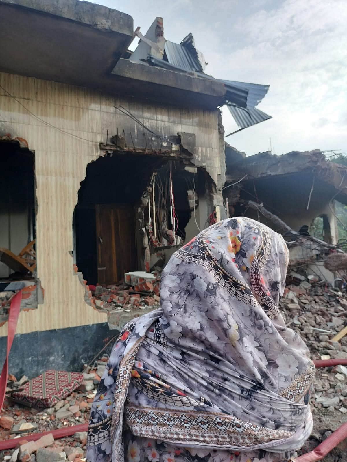 পটুয়াখালীতে আওয়ামী লীগ নেতার বাড়ি ভাঙচুর–লুটপাটের ঘটনায় থানায় মামলা না নেওয়ার অভিযোগ