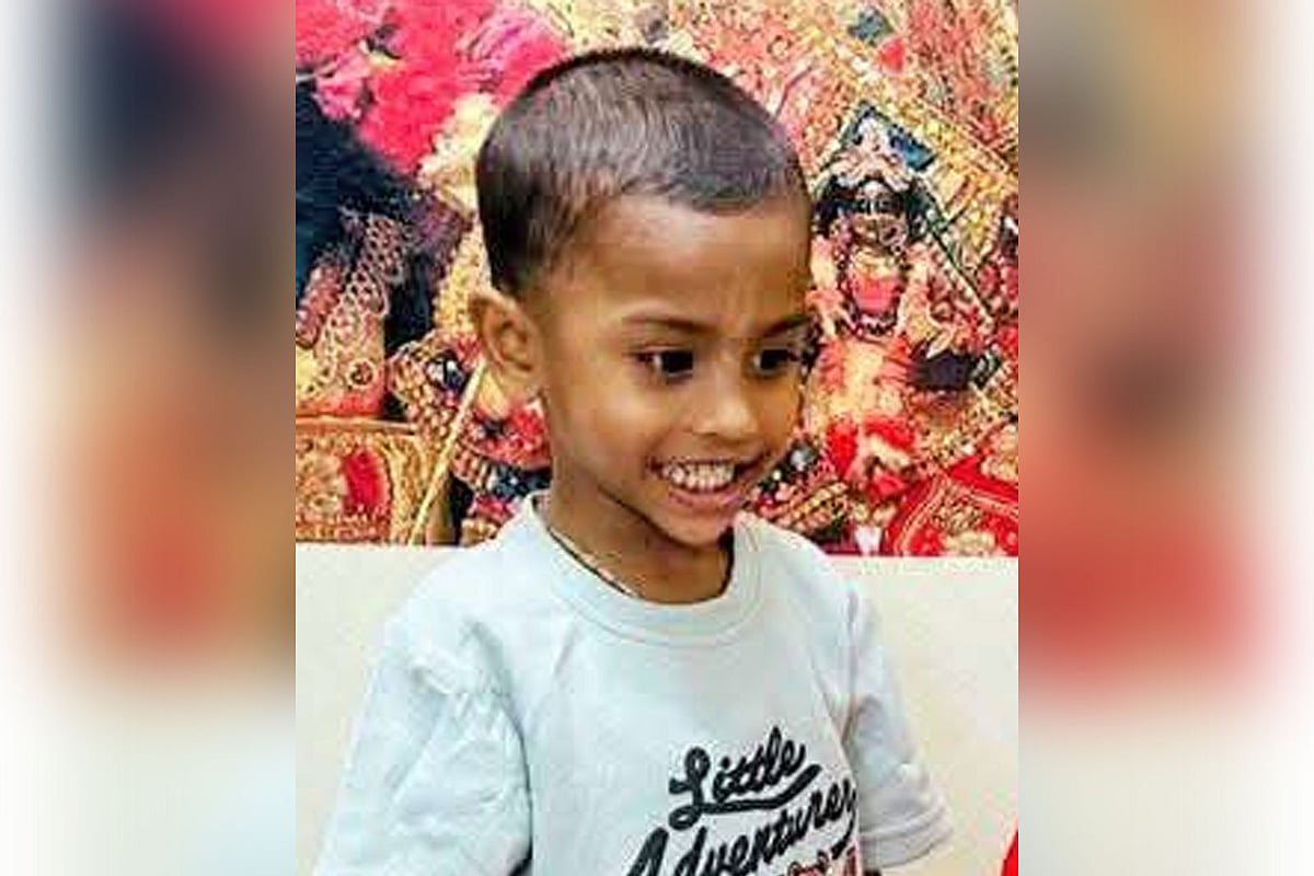 সীতাকুণ্ডে রথযাত্রা দেখতে গিয়ে ব্যাটারিচালিত রিকশার ধাক্কায় প্রাণ গেল শিশুর