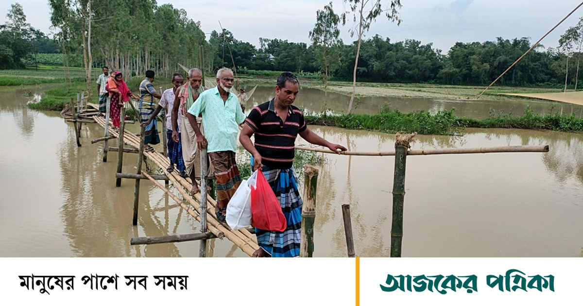 সখীপুরে সরু বাঁশের সাঁকোতেই পারাপার দুই গ্রামের মানুষের