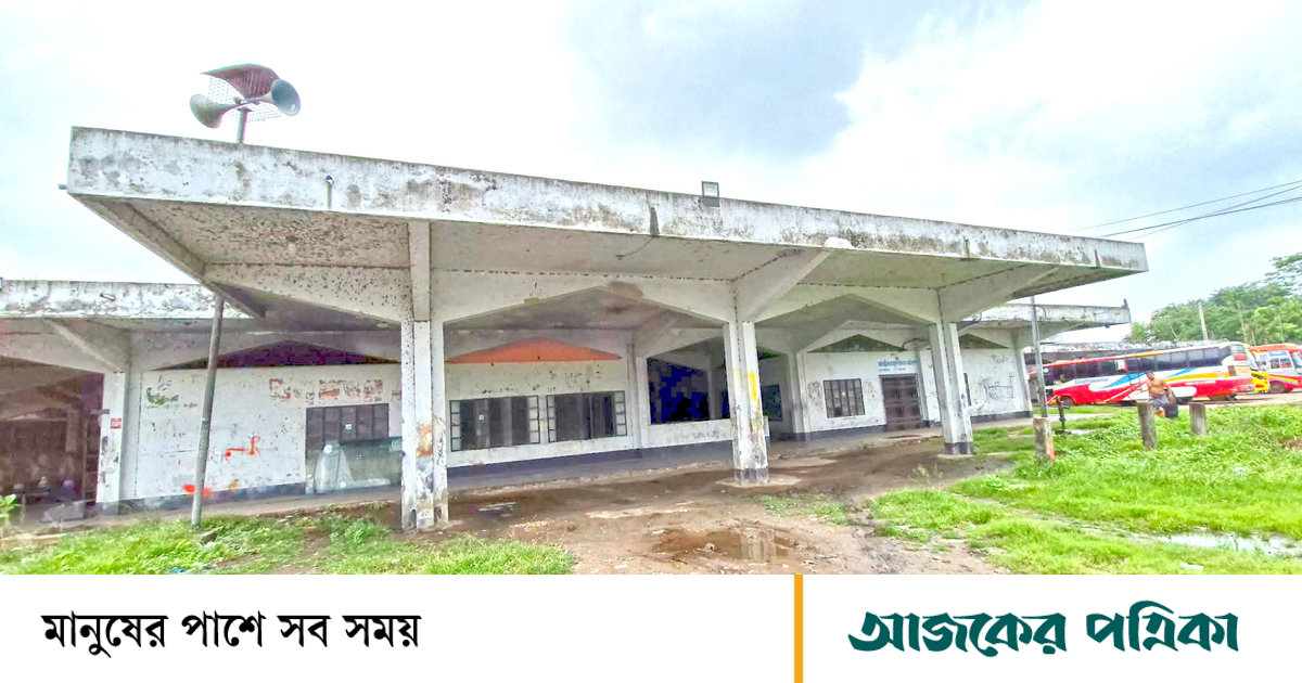 তিন দশকেও চালু হয়নি
কেন্দ্রীয় বাস টার্মিনাল