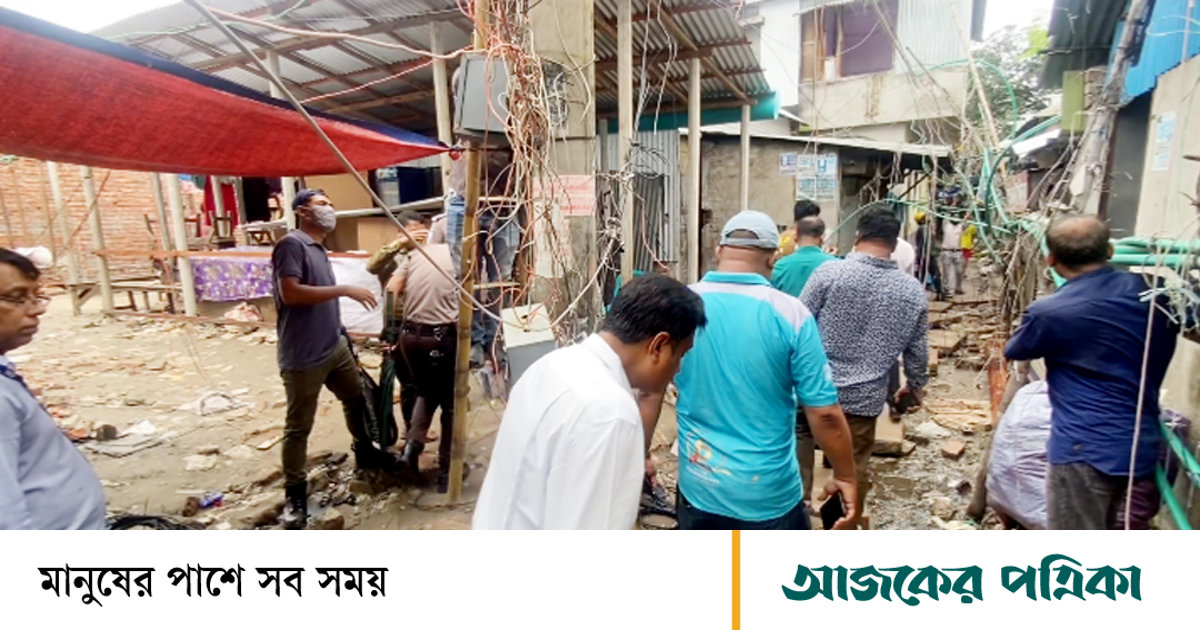 টঙ্গীর হাজীর মাজার বস্তিতে মাদকবিরোধী অভিযান, ৩০০ কক্ষের বিদ্যুৎ ও ইন্টারনেট সংযোগ বিচ্ছিন্ন